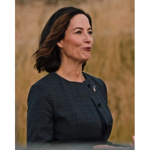 Yellowstone Kelly Reilly Black Notch Neck Jacket 2 Yellowstone Kelly Reilly Black Notch Neck Jacket - Image 2